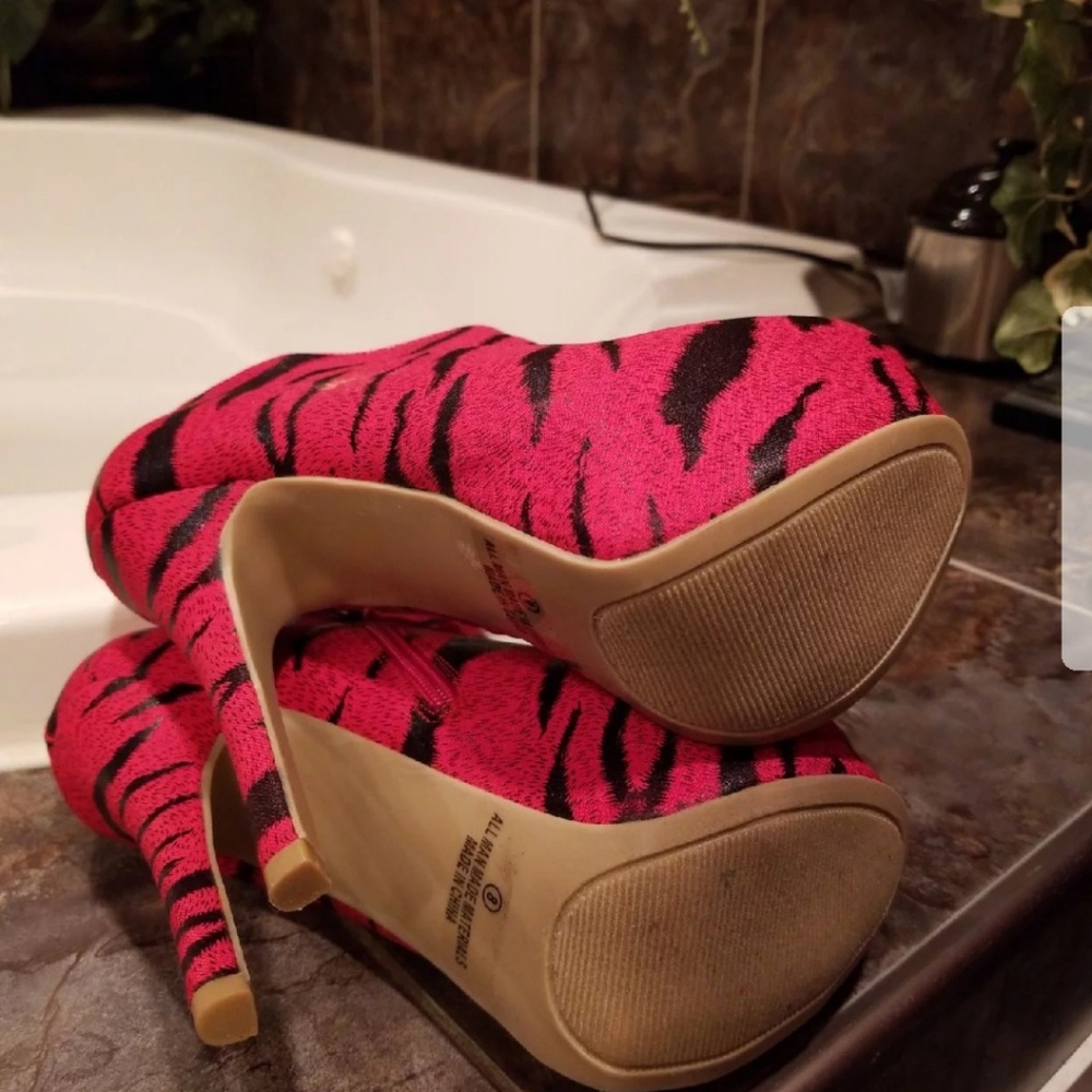 Red booties - Picture 5 of 5